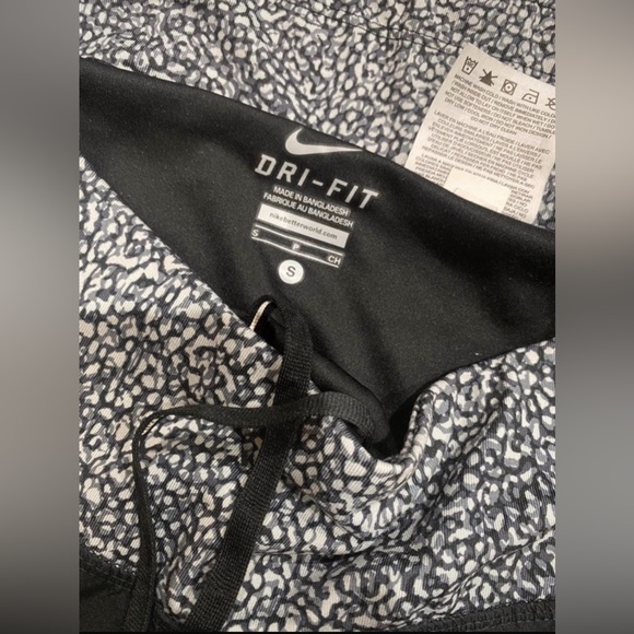 NIKE | Dri-Fit Running Shorts size small - Picture 3 of 6